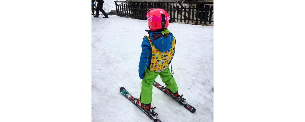 Manufacturer of custom ski bibs for ski schools and sports clubs. Full color print ski bibs with elastic waist Pronens