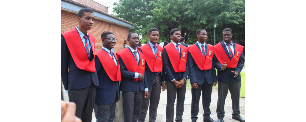 Banda graduación fieltro alta calidad tamaño XL para Whitesands School Nigeria