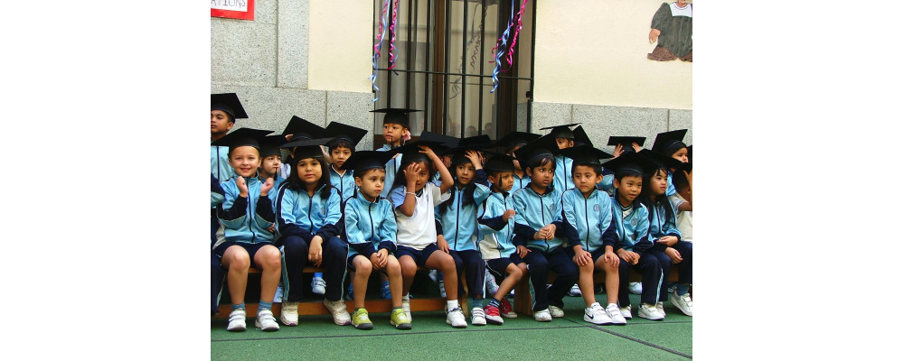 Birrete graduación infantil colegio primaria