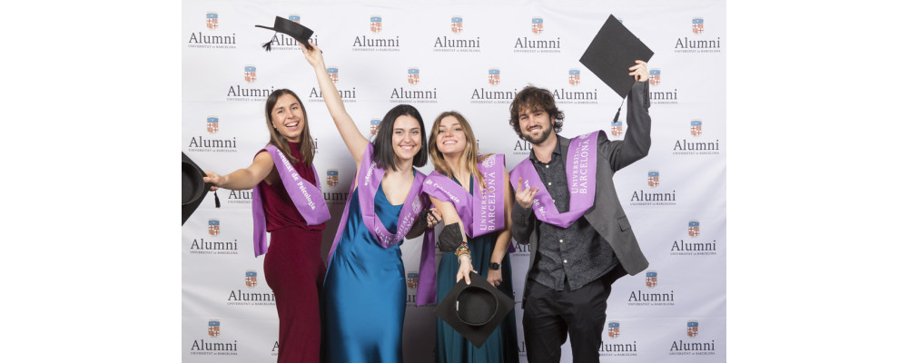 Fabricante becas de graduación de tela con logo estampado - Becas graduación tela morado