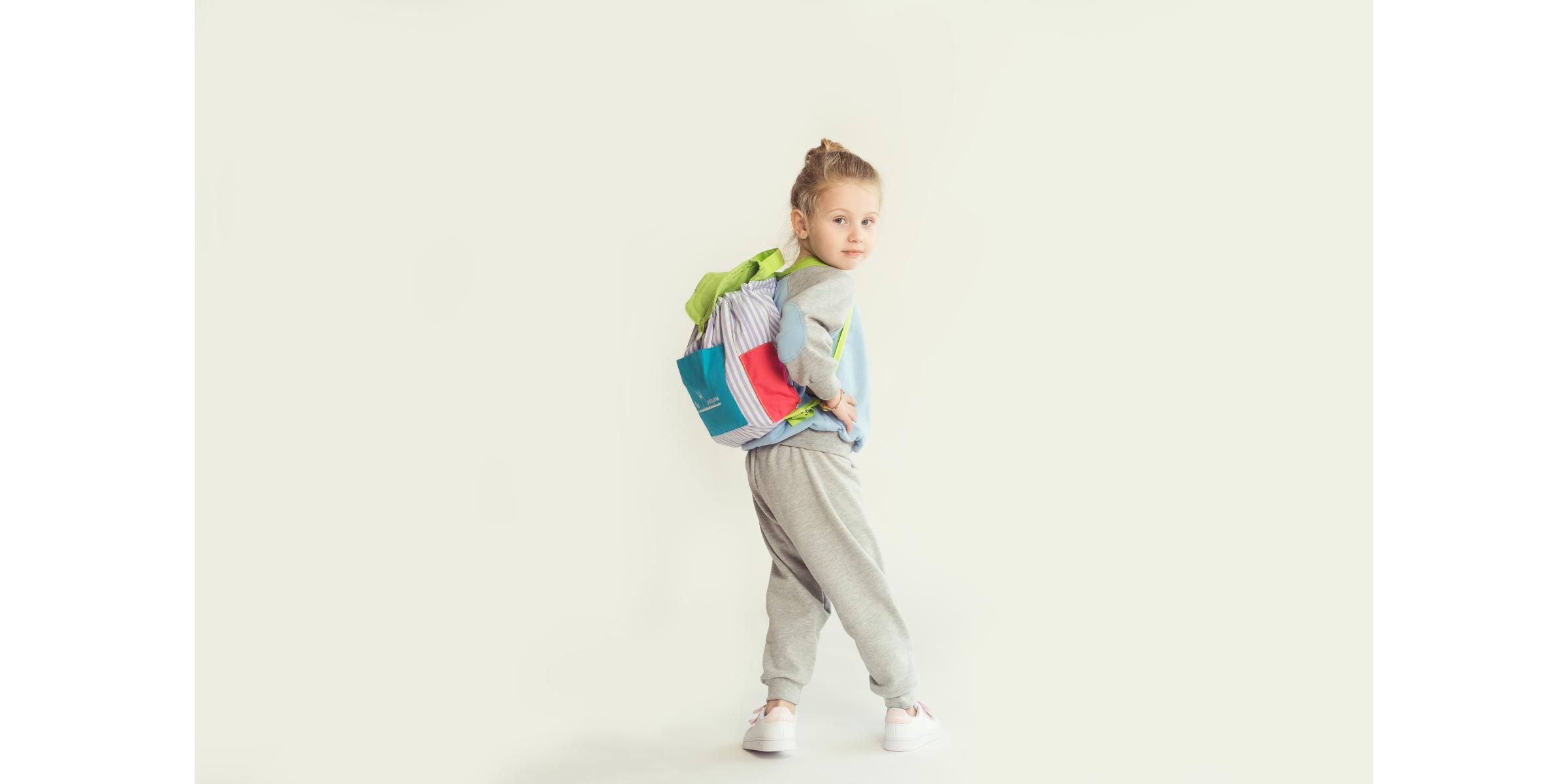 modelo 4 años con mochila tela acolchada lateral