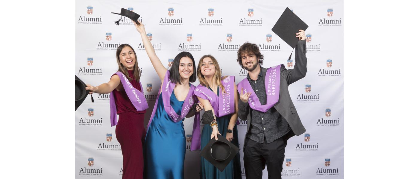 Fabricante becas de graduación de tela con logo estampado - Becas graduación tela morado