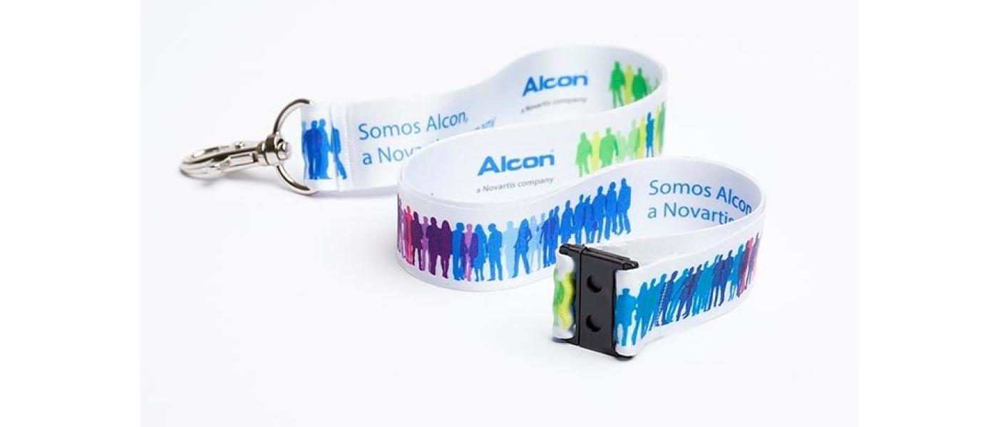 Customized lanyard with anti-strangulation and anti-choking safety closure