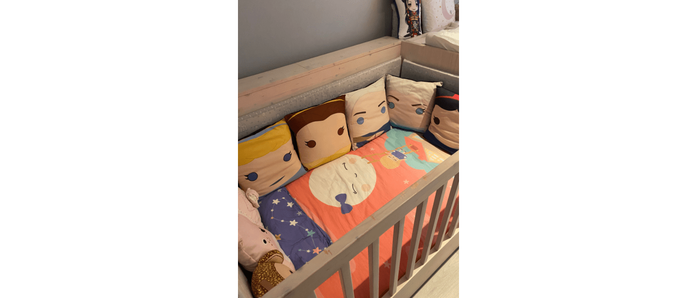 Chambre d’enfant avec coussins personnalisés de PRONENS