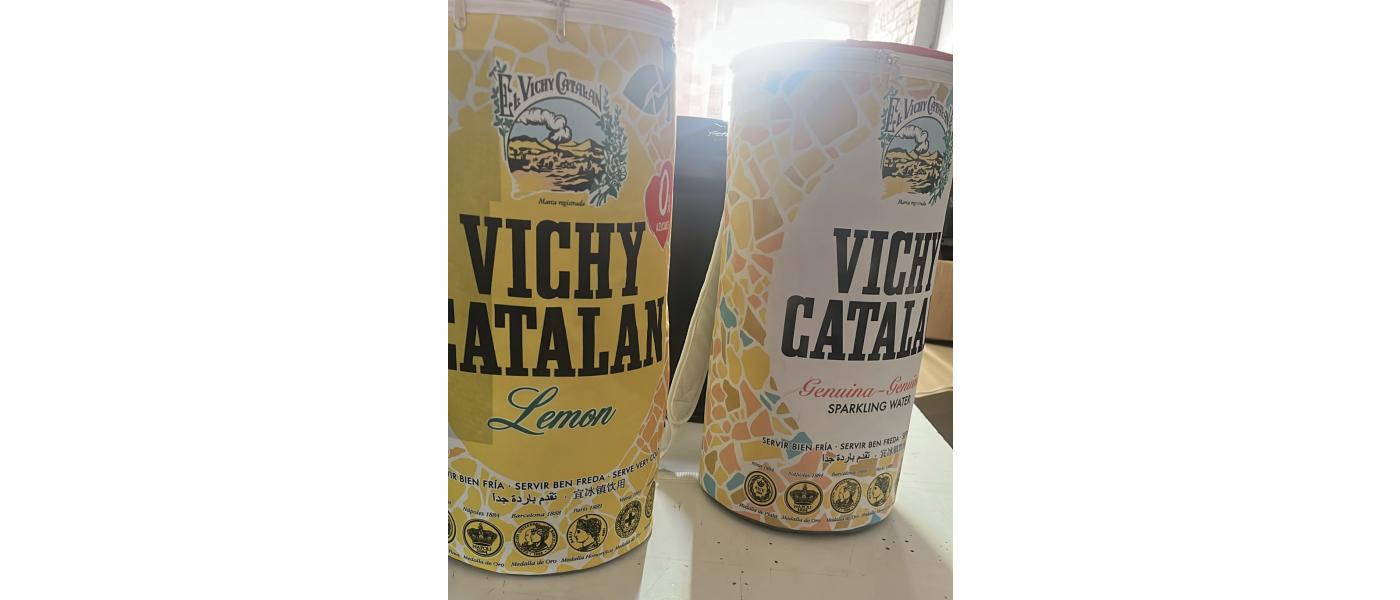 Fabricante de mochilas reparto bebida con forma de envase