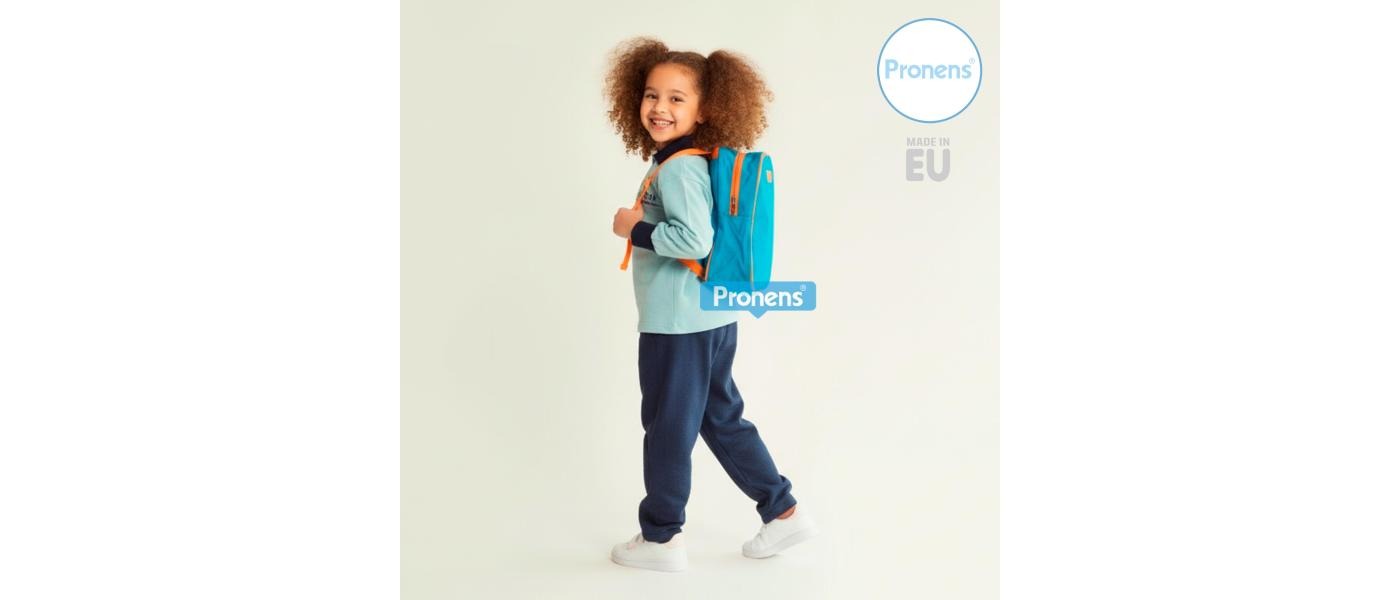 Mochila infantil personalizada para colegios, guarderías y escuelas infantiles - modelo de pie