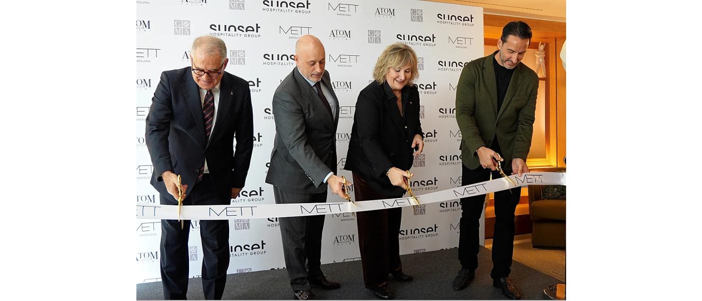 Foto inauguración hotel Mett