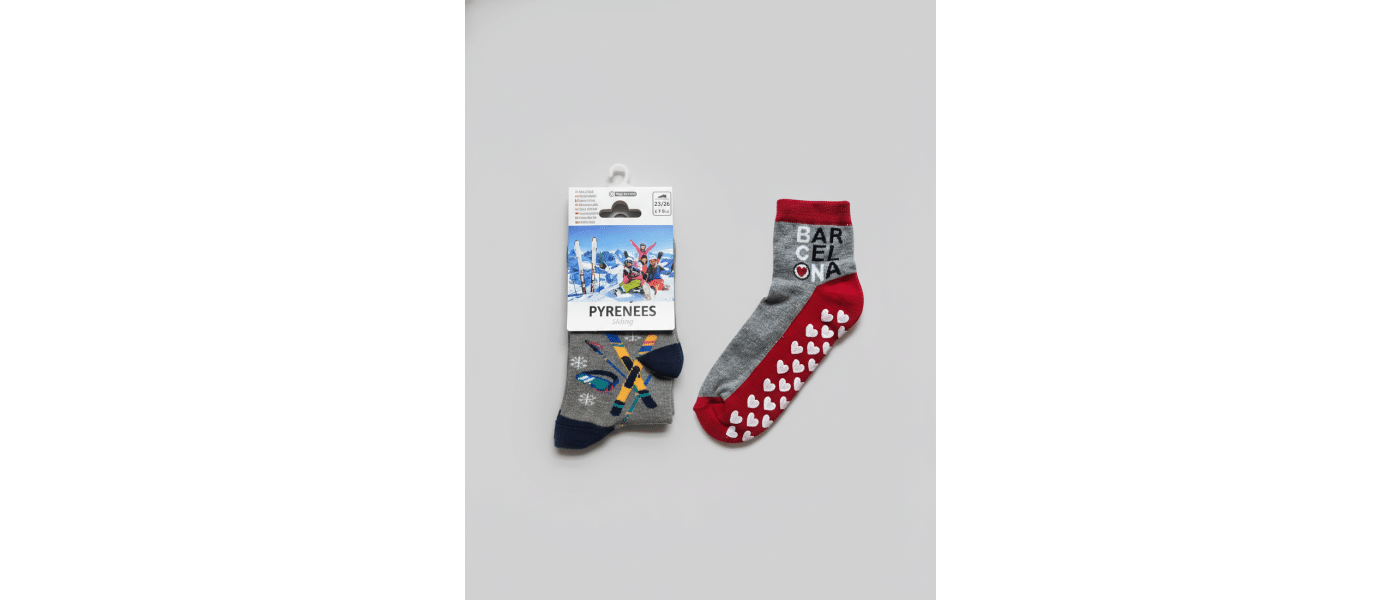 Fabricante calcetines infantiles antideslizantes para parques de saltos indoor